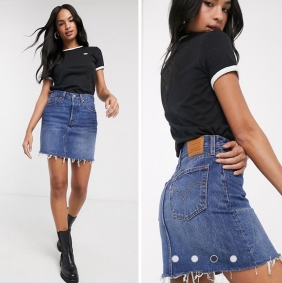 Levi’s Deconstructed Dark Wash Blue Denim Mini Skirt Raw Hem Women's Size 8 EUC - Picture 1 of 16